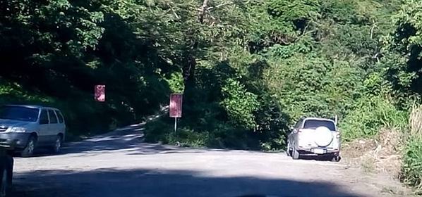 20221112鳴海山4叉路