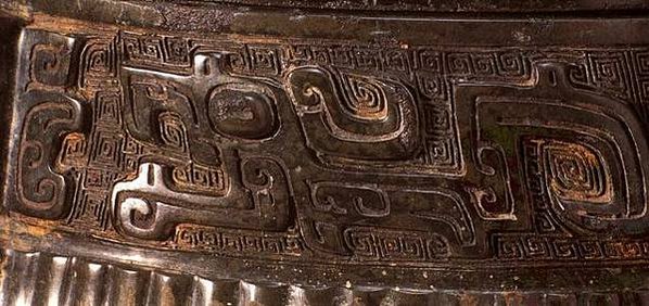 青銅卣/卣（音「友」）一種古代酒器，常見於商朝和西周時期，在