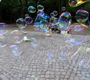 soap-bubbles-2748730_960_720.jpg