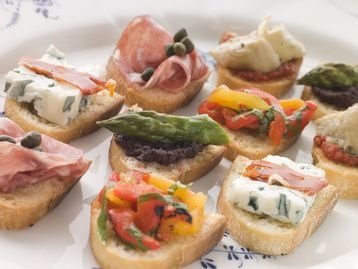Italian Crostini (ㄧ口三明治）也稱為Ope