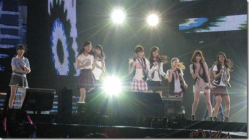 800px-Girls_Generation_in_BKK