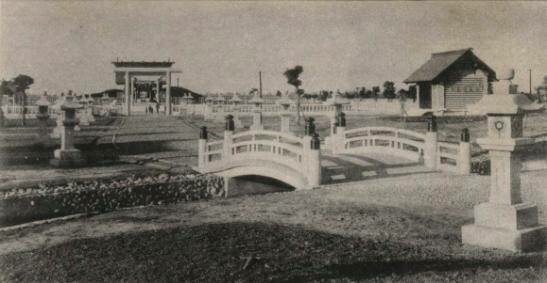 新營神社的舊址-神社神馬新營神社（建於1937年），左右各有