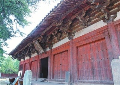 佛光寺位於山西省五台縣（857年）是現存第二古老的木結構建築