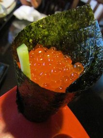 加點的鮭魚卵手捲
