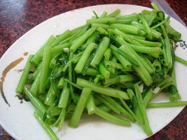 炒青菜這是空心菜，跟家裡常吃的品種應該不同
