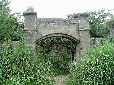 李崠山古堡，是1912年所建構的「李崠隘勇監督所」-縣定古蹟