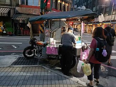 [基隆美食]口感酥脆本知臭豆腐，一解鄉民排隊最愛庶民愁滋味，