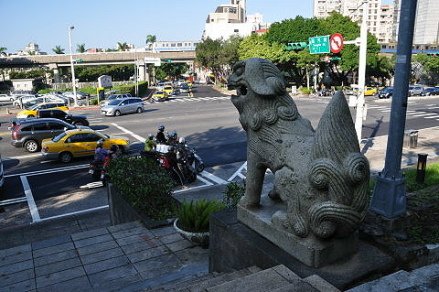 觀音亭門口雌雄石獅一對是在光緒1887年間興建媽宮總鎮署（今