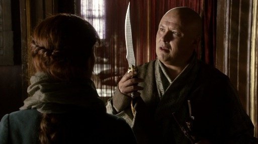 varys-examining-assassins-dagger