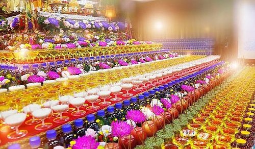 千供供養八供飲水浴足水鮮花燃香明燈塗香食子音樂