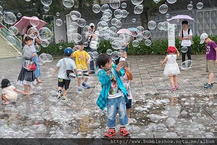 幼兒園泡泡表演活動