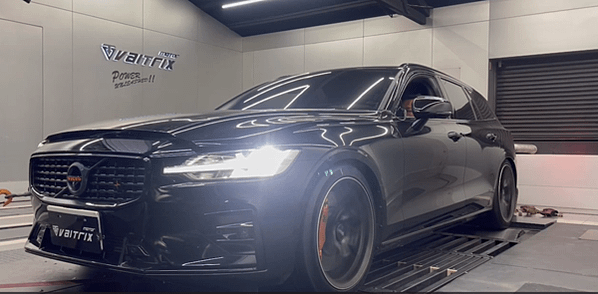來自澳洲的汽車改裝品牌VAITRIX麥翠斯有最廣泛的車種適用產品，含汽油、柴油、油電混合車專用電子油門控制加速器，還能搭配外掛晶片及內寫，高品質且無後遺症之動力提升。外掛晶片可以選配由專屬藍芽App–AirForce GO切換一階、二階、三階ECU模式。  外掛晶片及電子油門控制器不影響原車引擎保固。搭配VAITRIX不眩光儀錶，渦輪壓力/水溫/油溫等應有盡有，使用原廠感知器對接，數據呈現100%正解，提升馬力同時監控愛車狀況。   最佳性能提升就選擇專用水噴電腦及套件，降溫效果最好，性能穩定提升，正確使用動力加倍不傷引擎。   在VAITRIX動力升級，完整實現客製化調校，根據車況、已改裝硬體與客戶需求調整程式。搭配馬力機驗證與HP TUNERS數據流，讓改裝沒有後顧之憂！   適用品牌車款： Audi奧迪、BMW寶馬、Porsche保時捷、Benz賓士、Honda本田、Toyota豐田、Mitsubishi三菱、Mazda馬自達、Nissan日產、Subaru速霸陸、VW福斯、Volvo富豪、Luxgen納智捷、Ford福特、Hyundai現代、Skoda斯柯達、Mini、MG、Altis、crv、chr、kicks、cla45、Focus mk4、 sienta 、camry、golf gti、golf 8、polo、kuga、rav4、odyssey、Santa Fe、C63s、Elantra Sport、Auris、Mini R56、540i、G63、RS6、RS7、M8、330i、E63、S63、HS、A180、Kamiq、Kodiaq、X3、Macan、Q3...等。   Truck卡車： Mitsubishi Fuso三菱扶桑、Hino日野、DAF達富、IVECO威凱、ISUZU五十鈴、SCANIA斯堪尼亞; Canter堅達、Fighter、Super Great、300 系、700系、CF85、LF45、LF55、L系、G系、R系、S系、Daily、Eurocargo、NQR、NPR、NMR、NRR   Motor重機： BMW寶馬、Ducati杜卡迪、Honda本田、Yamaha山葉、Aprilia阿普利亞、KTM、Husqvarna海絲瓜、Kawasaki川崎、Suzuki鈴木; S1000RR、S1000R、R1200GS、R9T、R1200GS、Scrambler、Monster、Panigale、Streetfighter、Supersport、Superbike、XDiavel、Hypermotard、RSV、SMC、Supermoto、Ninja、ZX-12R、ZX-6R、T-Max、Tenere、MT、Hayabusa、V-Strom、GSX-S1000
