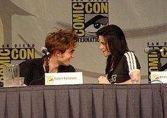 Another-year-another-Comic-con-Kristen-Stewart-Robert-Pattinson-plus-location-Summit-booth.jpg