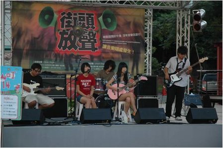 粉紅吉他托比兔.jpg