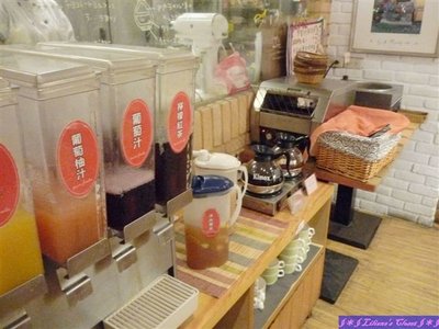 果汁&amp;麵包.JPG