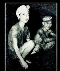 女礦工/林首，1936年生，17-18歲跟著養父到瑞三煤礦工