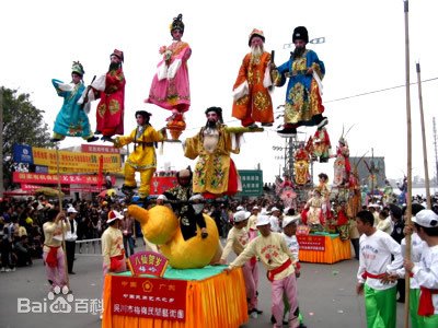 吳川飄色藝術是非物質文化遺產,清末，吳川黃坡的四鄉八村常常舉