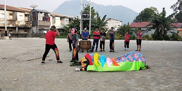 新竹縣芎林鄉客家武術舞獅-芎林金獅團長鄭香浩-芎林鄉的方口獅