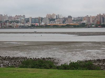 淡水河口的漁人風景