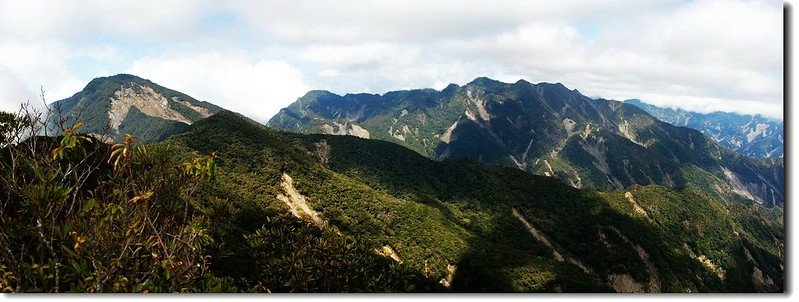 麻留賀山頂北眺大母母山、倫原山