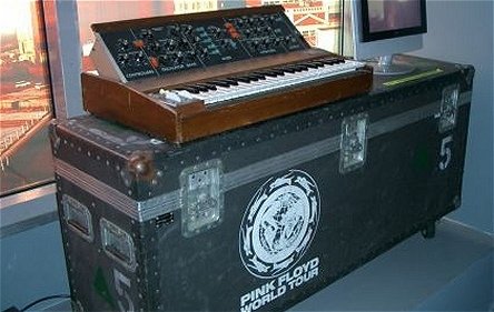 mini-moog_pink_floyd (1).jpg