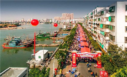 『紅頭船』『舢仔』『紅頭仔』，是淡水河內河航行的最大型船隻。