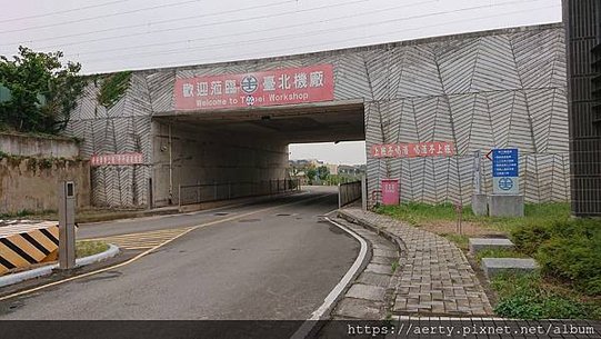 台鐵車廂土地公 (15).JPG