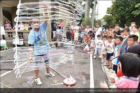 近身泡泡表演.幼兒園活動