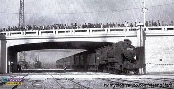 1954-1988年，台灣車輛老照片-阿嬤這種裝扮是詔安客-