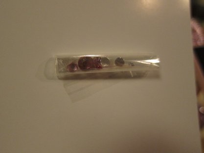 很貼心的還另外附水鑽