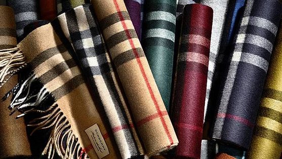 The-Burberry-Scarf-Bar-Classic-Cashmere-Scarve_003