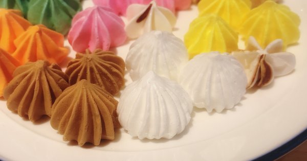 白色馬林糖的糖花很立體