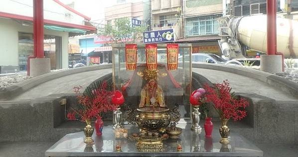 封土為社土地公/高樹榕樘福德祠1738年六堆客家風水型墓塚式