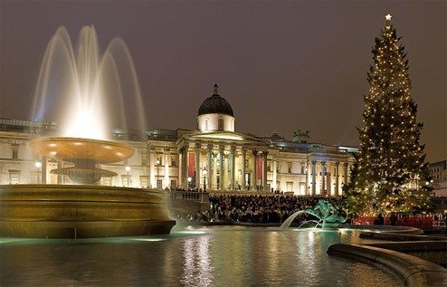 800px-Trafalgar_Square_Christmas_Carols_-_Dec_2006