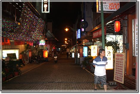 日月潭夜晚的街景-1.jpg