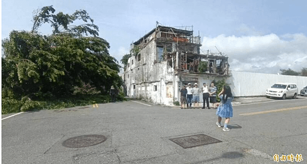 台東小白屋 (霍爾的移動城堡) 花了超過40年時間獨立建成-