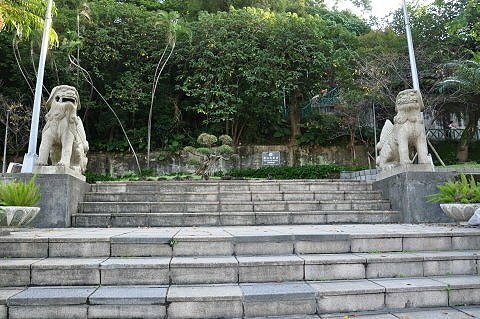 觀音亭門口雌雄石獅一對是在光緒1887年間興建媽宮總鎮署（今