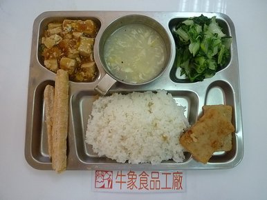 牛象-5.24營養午餐照片.JPG