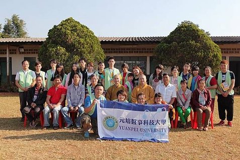 元培醫大國際志工至泰北與團隊合影2