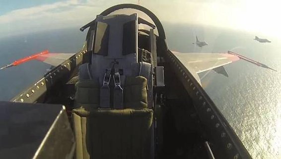 qf-16-cockpit-view