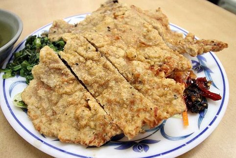 【台北萬華美食】e園排骨-超大份量30年老店