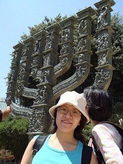 市府(?)前的金燈台