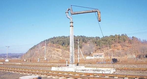 水鶴/火車加水站/給火車機車頭加煤加水-機務段都建有上煤台加