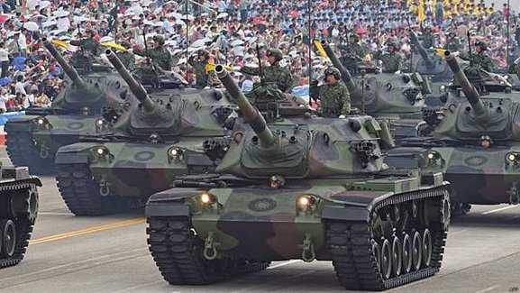 150720104734_cn_taiwan_military_parade_tanks_976x549_afp