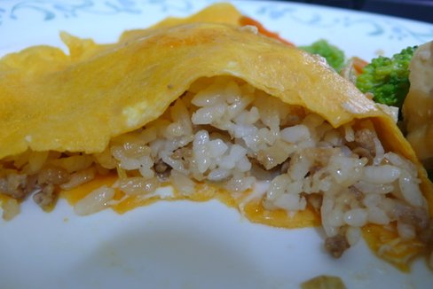 Mom&apos;s rice with a thin omlette on top 001.jpg