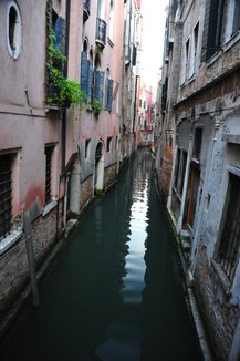 546-Venezia-河道－窄巷_resize.JPG