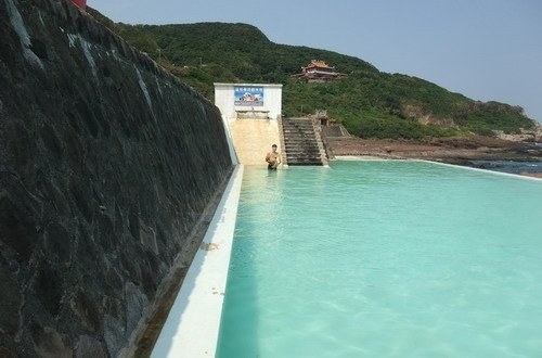 狗狗出遊〉新北貢寮．東北角．龍洞四季灣