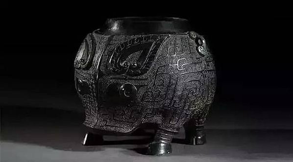 青銅卣/卣（音「友」）一種古代酒器，常見於商朝和西周時期，在