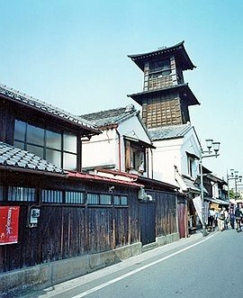 時之鐘 (川越市)1654年鐘樓本體為三層之塔狀建築結構，高