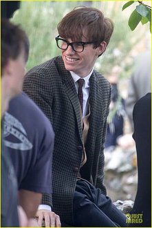 eddie-redmayne-felicity-jones-theory-of-everything-set-24